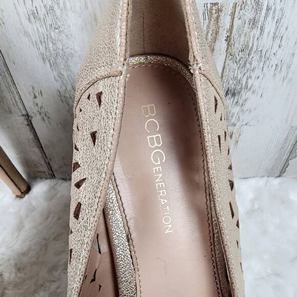 BCBGeneration Harrah Pumps Gold Size 9 - Picture 3 of 9